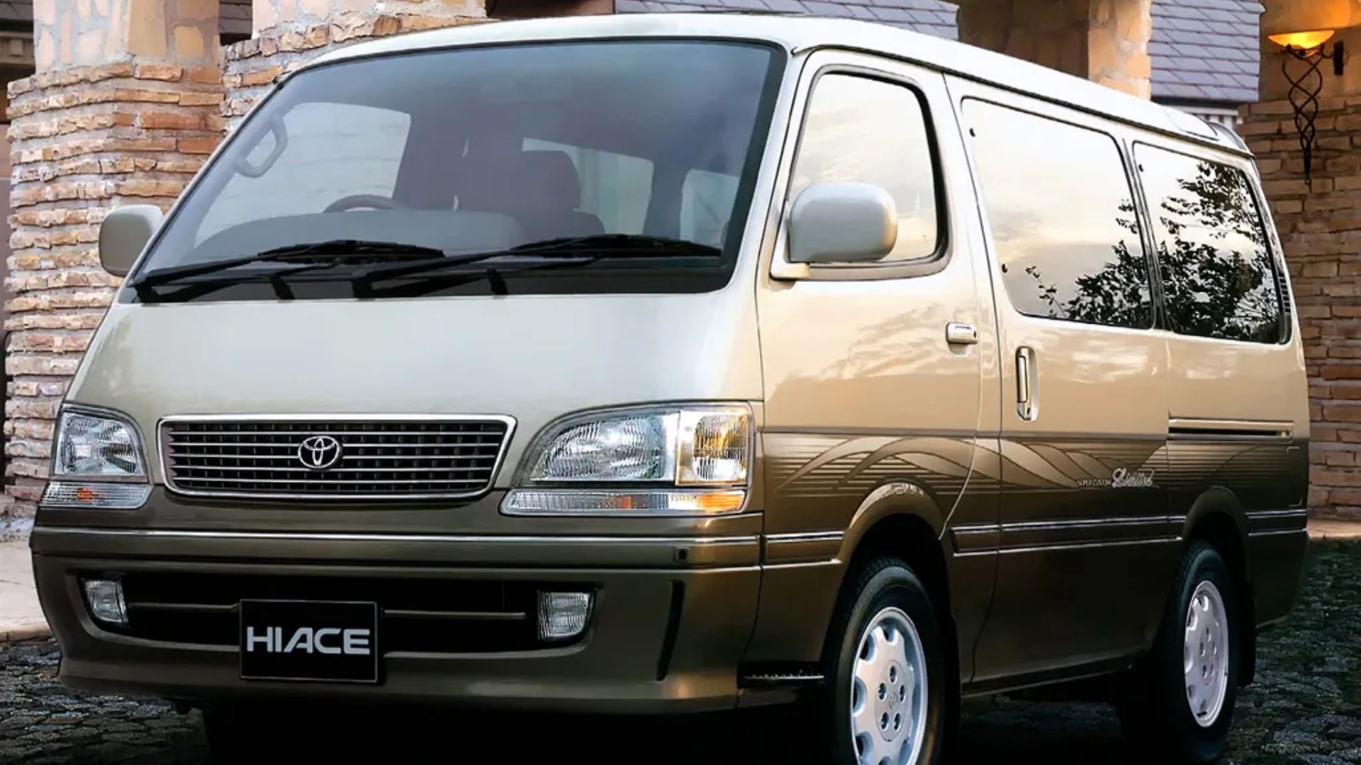 Why is thе Toyota Hiacе Bus a Popular Choicе for Commuting in Dubai