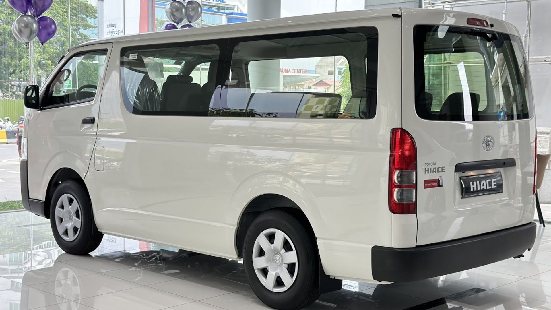 Unlock the Potential of the Toyota Hiace Bus 